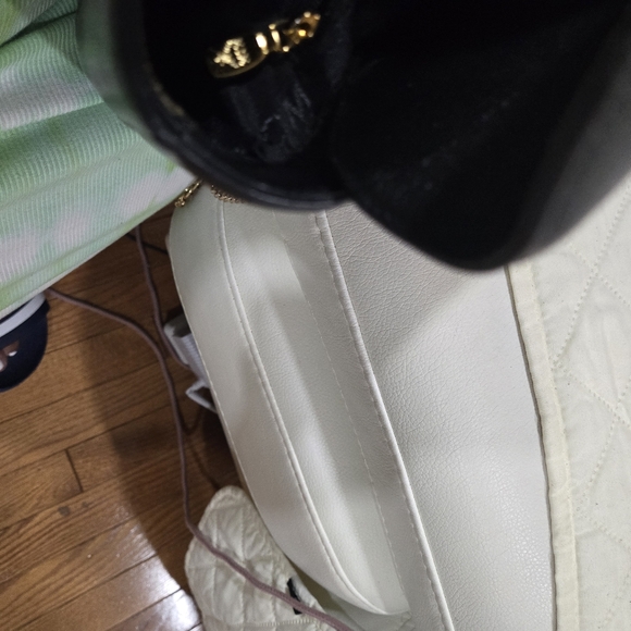 MCM BLACK LEATHER TOTE/HAND BAG-AUTHENTIC - Picture 4 of 8